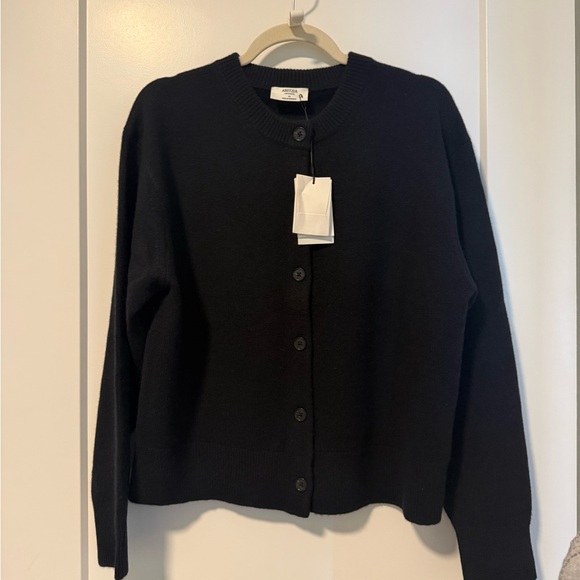 NWT - Aritzia Essential Allegory Cashmere Cardigan Sweater - Black size M - Picture 2 of 5